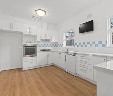 Beautiful Home - Nestled in the Heart of Tea Tree Gully - Photo 6