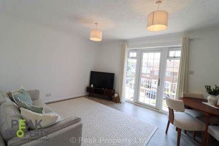 Springfield Drive, Westcliff On Sea - Photo 3