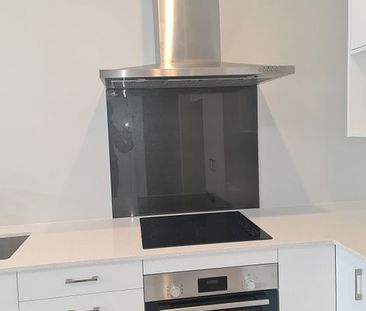 4 Bedrooms, 2 Bathrooms, Garage, Stunning Views!!! - Photo 4