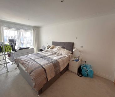 2 bedroom Second Floor Apartment to rent - Photo 3