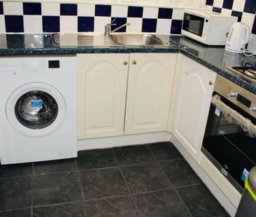 1 bedroom in a house share to rent - Photo 4