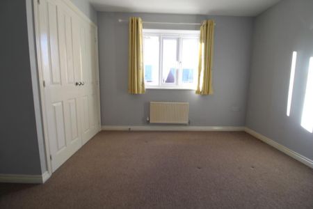 4 bedroom detached house to rent - Photo 4