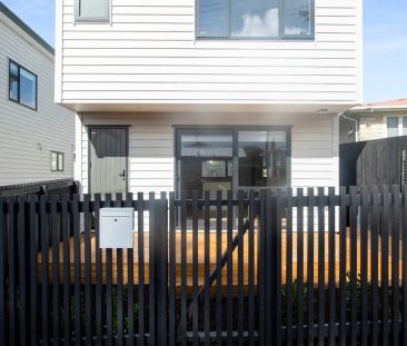 Stunning New Build Home on Claymore Street - Photo 2