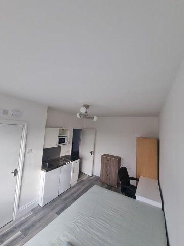 Studio Flat, Sunny Gardens Parade, NW4 - Photo 2