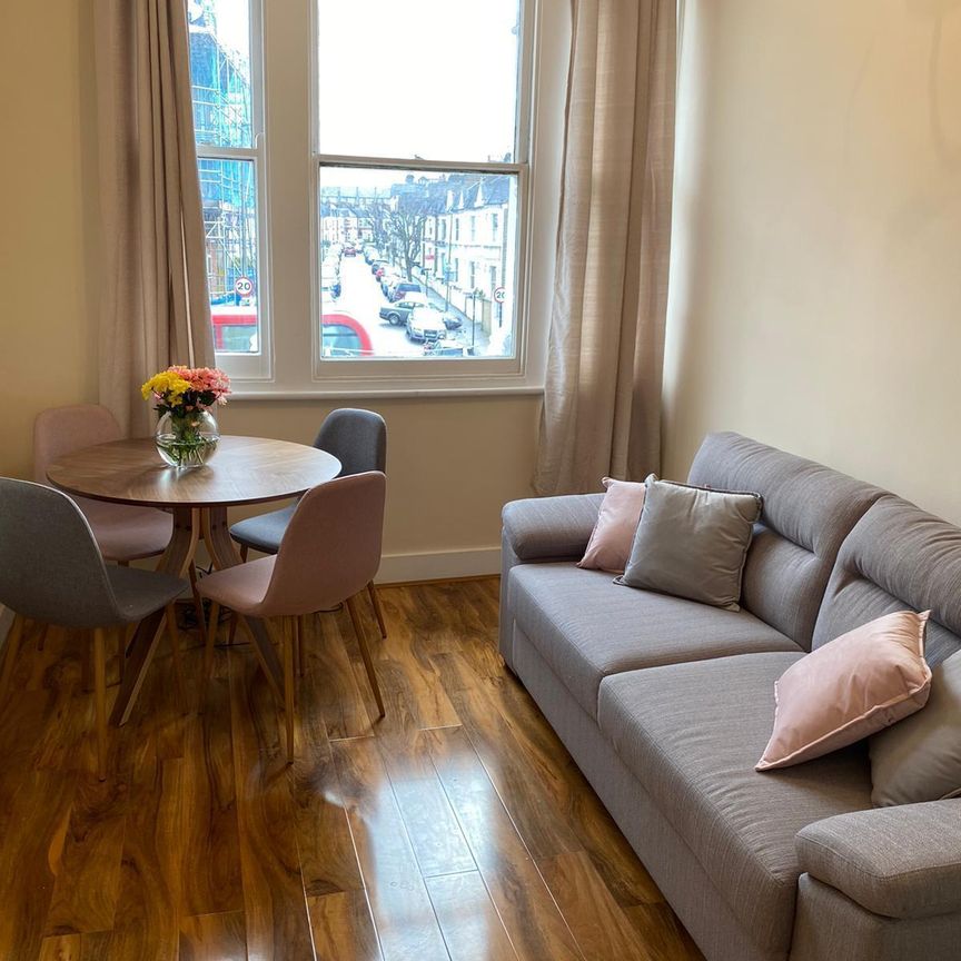 Lavender Hill, . - Photo 1