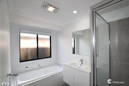 SPACIOUS, MODERN FOUR BEDROOM HOME - Photo 5