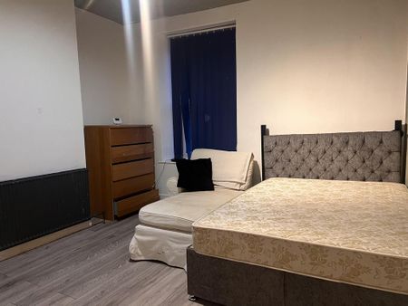 4 bedroom terraced house to rent - Photo 2