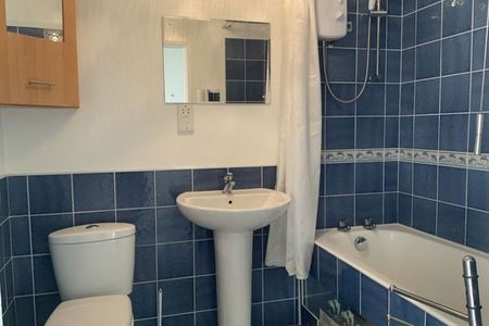 2 bedroom Terraced house to rent in Off Barrs Court Road HR1 - Photo 4