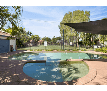 Tranquil Living Backing onto Southport Golf Course - "Surfers Green... - Photo 2