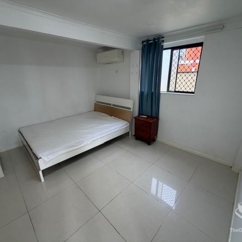 one bedroom is available with share bathroom and ktichen , all bills included - Photo 1