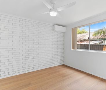 2 BED, FULL RENOVATED WITH A/C - Photo 3