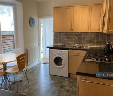 4 bedroom terraced house to rent - Photo 4
