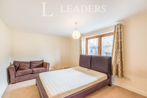 3 bedroom house to rent Raes Yard, Bury St. Edmunds, IP33 - Photo 1