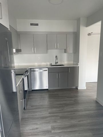 Mid-rise apartment building in Centretown - One-month free rent on 12-month lease! - Photo 2