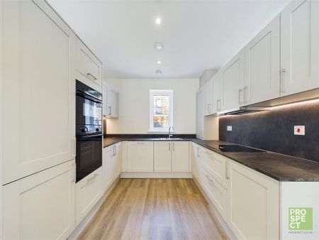 3 bedroom semi-detached house to rent - Photo 2