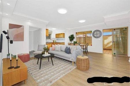 Split Level Townhouse - Photo 3