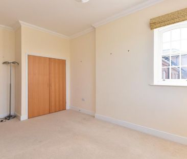 3 bedroom flat to rent - Photo 3