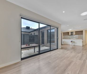 Impressive family home! - Photo 1