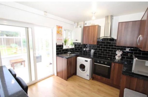 Room in a Shared House, Hartfield Crescent, B27 - Photo 1