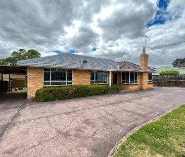 4 Bedroom Home with Extra Parking - 6 Month Lease to start - Photo 6