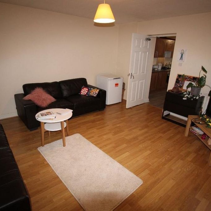 5 bedroom flat to rent - Photo 1