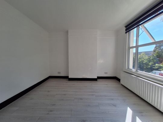 St. Lukes Road, Maidstone ME14, London - Photo 1