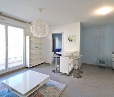 Location Appartement 3 pièces 56m² MARSEILLE 4ème - Photo 3