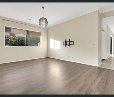 Spacious Family Home! - Photo 2