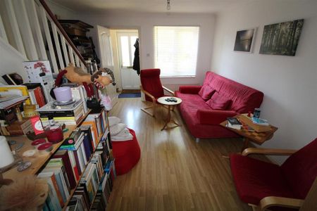 2 bedroom end of terrace house to rent - Photo 4