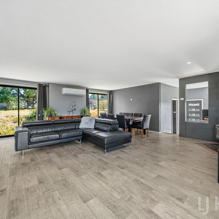 2 Bedroom Country Home only minutes out of Queanbeyan - Photo 1