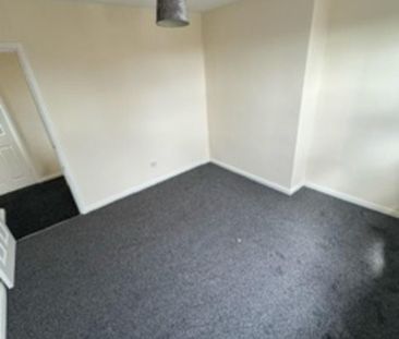 2 bedroom semi-detached house to rent - Photo 6