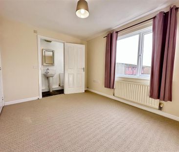 3 bedroom terraced house to rent - Photo 3