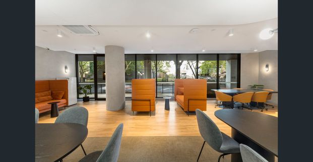 Luxury 1 Bedroom Apartment Sure To Impress! - Photo 1