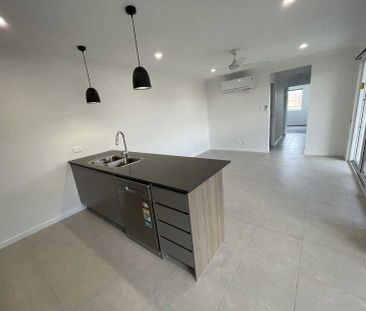 Stylish, Modern & Compact Family Home - Photo 5