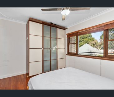 Easy Living in Vibrant Subiaco - 2 x 1 FURNISHED APARTMENT - Photo 2