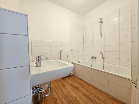 Schöne renovierte Wohnung mit Balkon - Foto 4