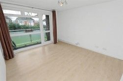 Red Road, Borehamwood - Photo 2