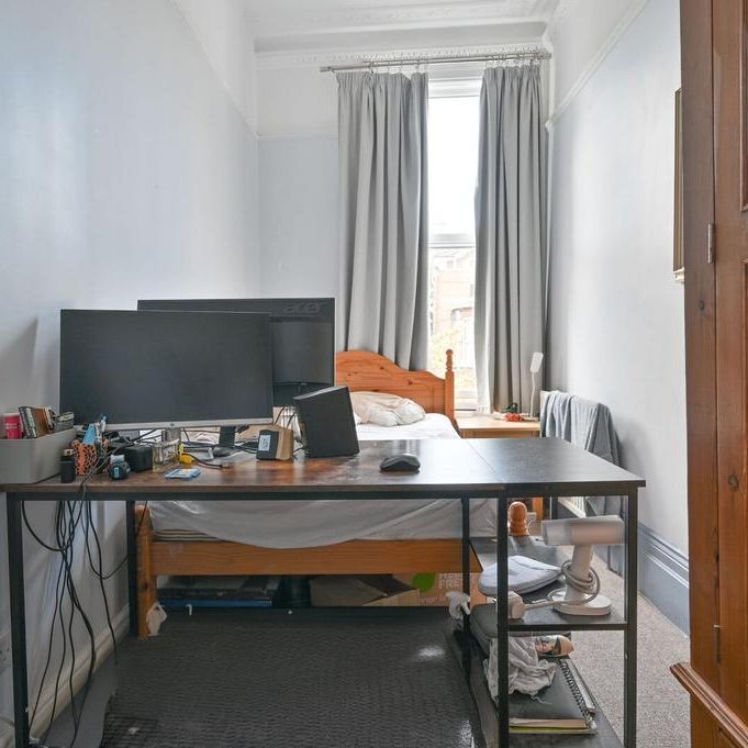 3 bedroom flat to rent - Photo 1