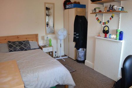 4 bedroom flat to rent - Photo 3