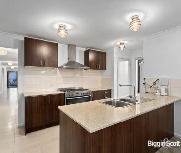 12 Rockpool Road, Truganina VIC 3029 - Photo 6