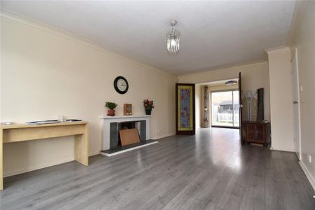 5 bedroom detached house to rent - Photo 2