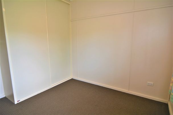 FAMILY HOME WITH GREAT GARAGING - Photo 1