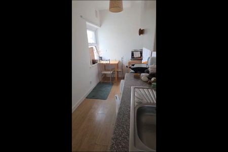 1 Bed Flat, North Circular Road, NW2 - Photo 2