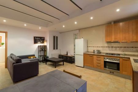 Carrer de Tapioles, Barcelona, Catalonia 08004 - Foto 2