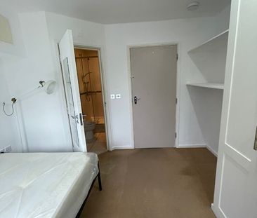 Room in a Shared Flat, Bromley High Street, E3 - Photo 1