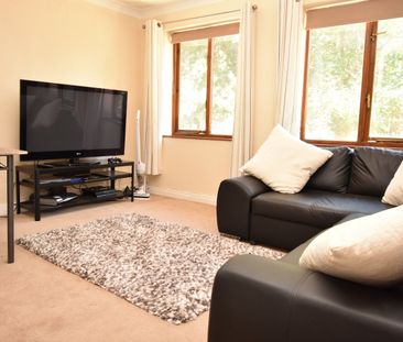 Flat to rent - Ruxton Close, Swanley, BR8 - Photo 3