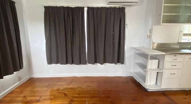 DRURY, 5 BEDROOMS - Photo 1