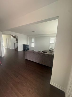 For Lease - 51 West Oak Trail, Barrie, Ontario - Photo 1