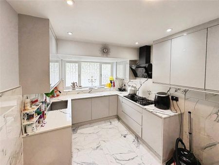 4 bedroom detached house to rent - Photo 3