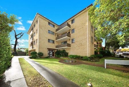 Spacious Two Bedroom Apartment in the Heart of Mortdale - Photo 4